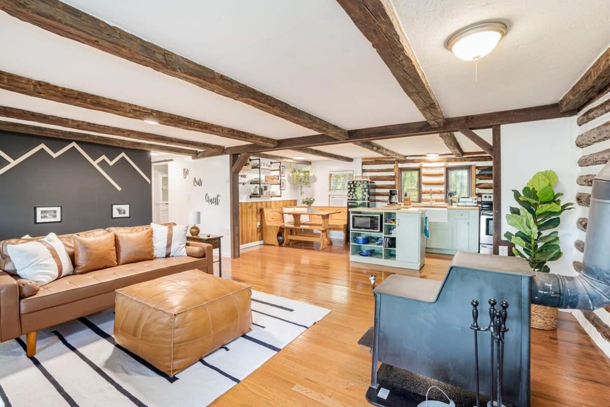 Modernized Log Cabin W Hot Tub Fire Pit & Views Berkeley Springs Buitenkant foto