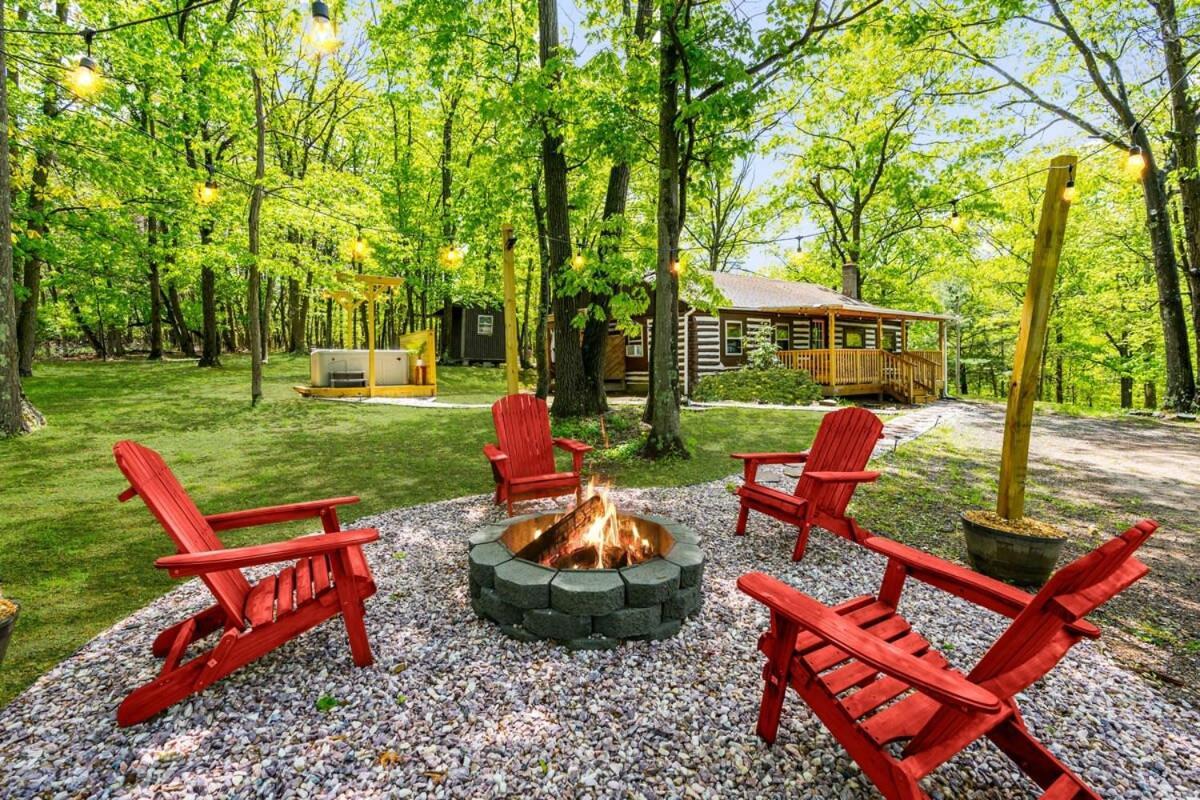 Modernized Log Cabin W Hot Tub Fire Pit & Views Berkeley Springs Buitenkant foto