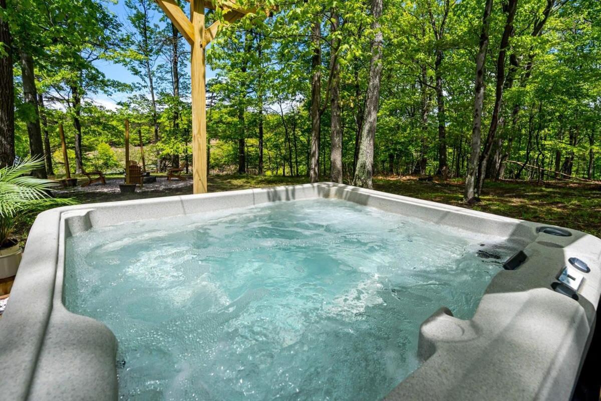 Modernized Log Cabin W Hot Tub Fire Pit & Views Berkeley Springs Buitenkant foto