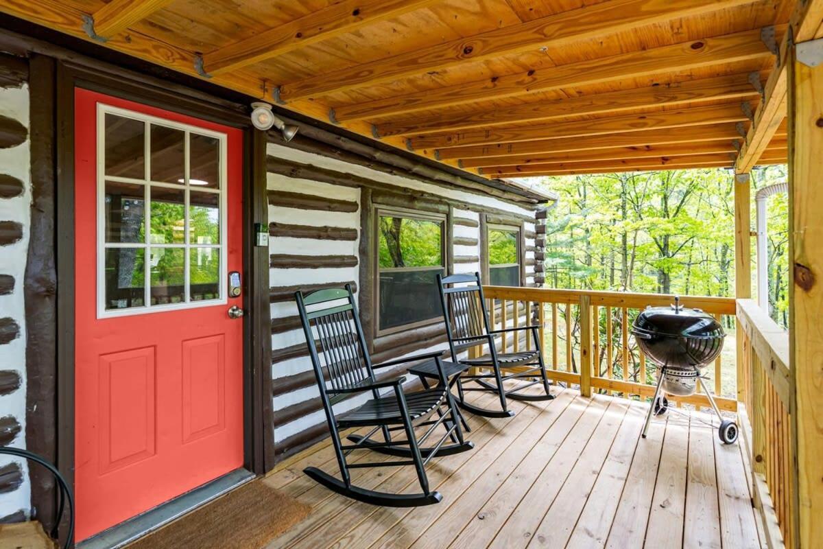 Modernized Log Cabin W Hot Tub Fire Pit & Views Berkeley Springs Buitenkant foto