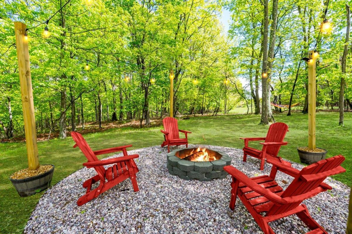 Modernized Log Cabin W Hot Tub Fire Pit & Views Berkeley Springs Buitenkant foto